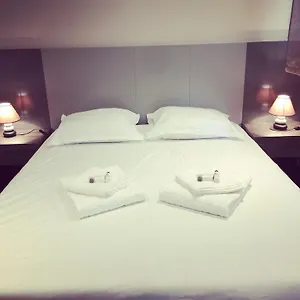 세라피나 아파트먼트 니스